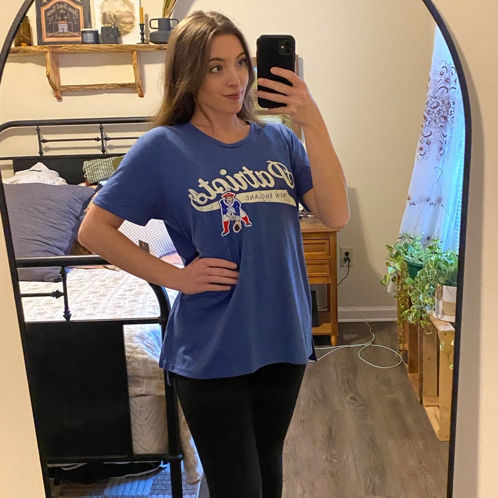 NWT Fanatics Patriots Blue Short Sleeve Lightweight Graphic T-Shirt — Women’s L